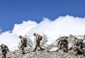守护雪山，战胜无良登山客（在游戏中成为顶尖保护者）